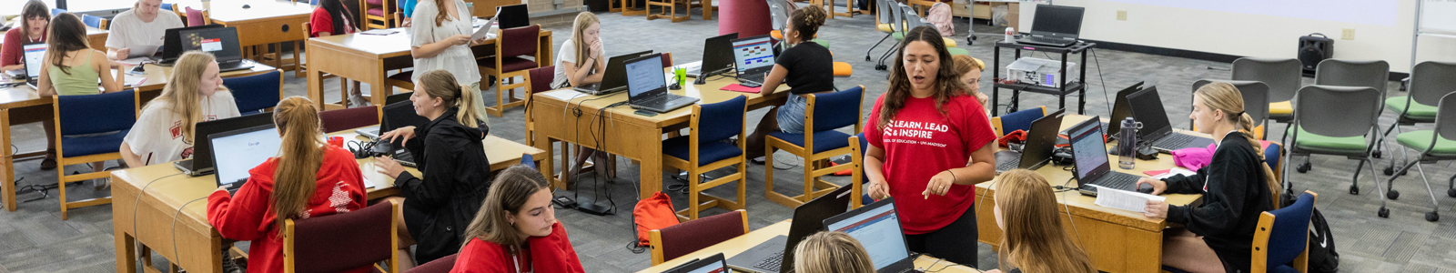 Students at computers during SOAR Orientation